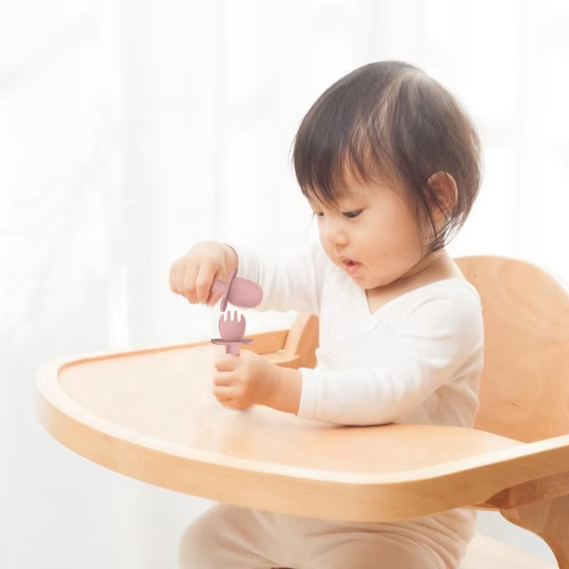 BPA liberan la bifurcaci&oacute;n de la cuchara de la comida del estilo-seguridad del dise&ntilde;o de los ni&ntilde;os de los utensilios de alimentaci&oacute;n del beb&eacute; y del ni&ntilde;o del silic&oacute;n